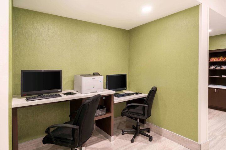 Business Center 50 of 51