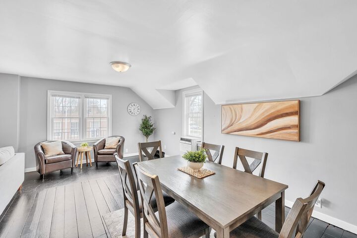 The Loft 3BR Apartment with Scenic Deck