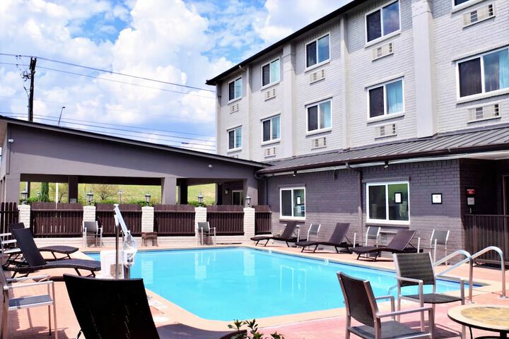 Pool 10 of 65