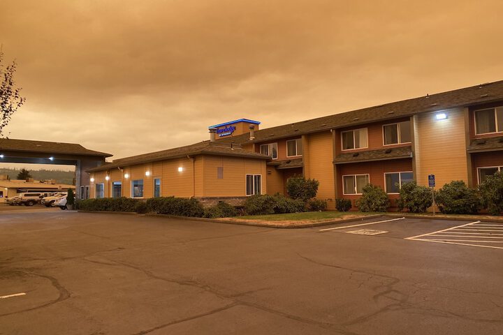 Travelodge Suites by Wyndham Newberg