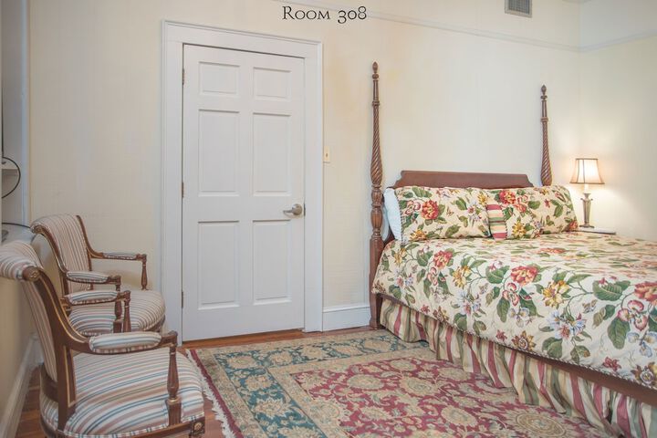 Room 102 of 170