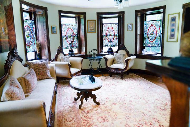 STONE MANOR BED & BREAKFAST INN