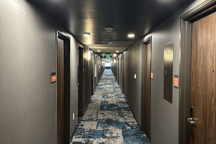 Ballroom/Hall 90 of 99