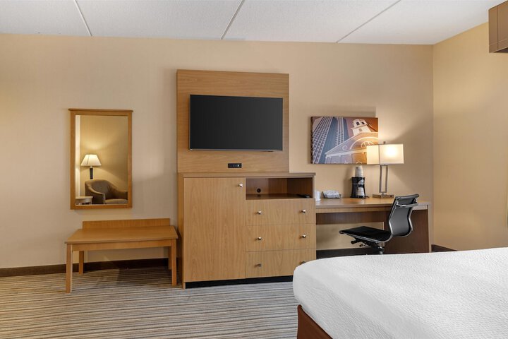 Best Western Royal Plaza Hotel & Trade Center