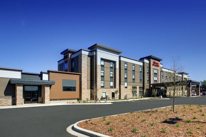 Hampton Inn & Suites Milwaukee West