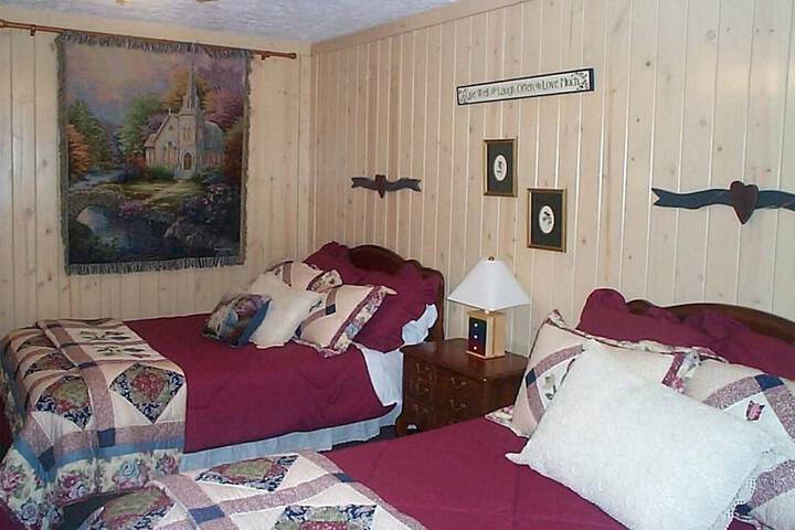 Mountain Aire Cottages Inn & Glamping