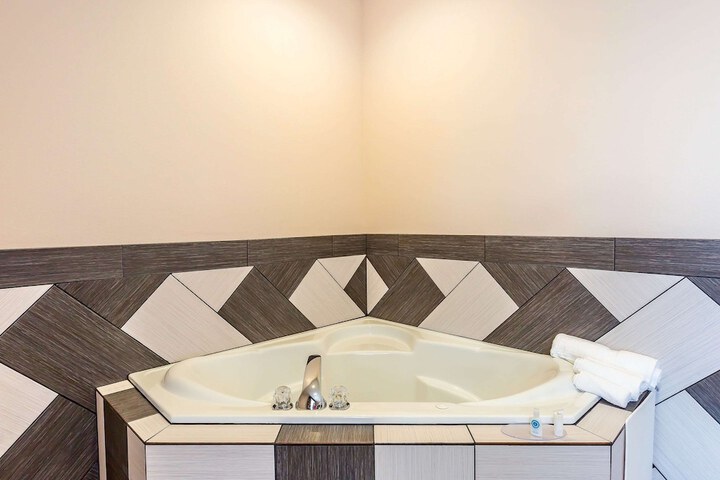 Comfort Inn & Suites Moore - Oklahoma City
