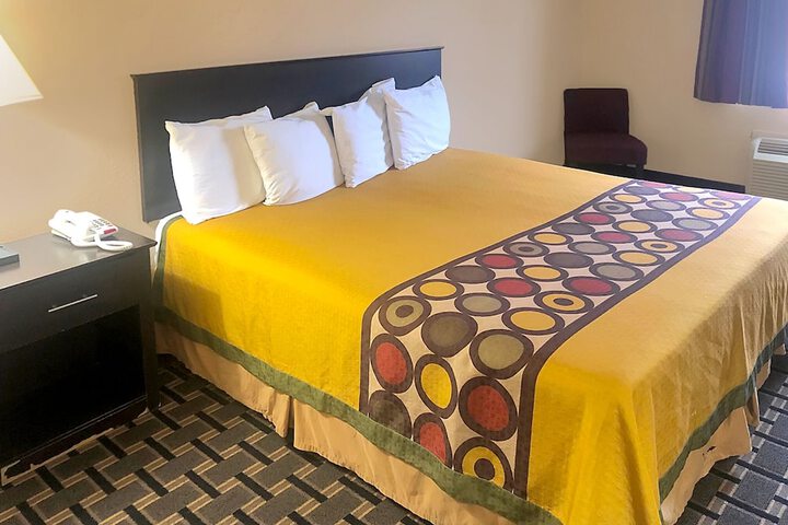 Room 13 of 20