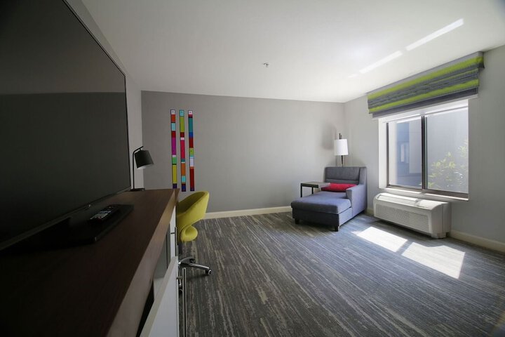 Room 22 of 34