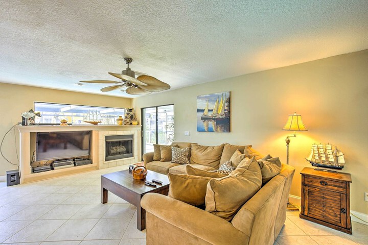 Tropical Apollo Beach House w / Pool & Dock!
