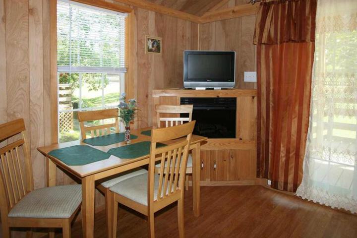 Robin Hill Camping Resort Premium Cottage 9