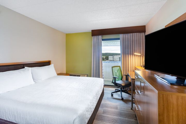 Room 28 of 47
