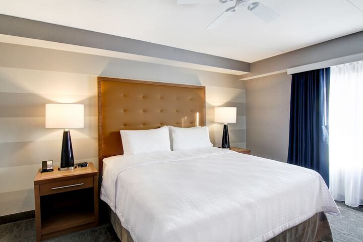 Room 32 of 60