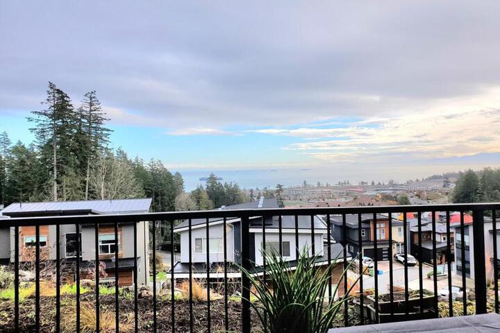 Stunning Ocean View Modern 1 BDR Private Entry Suite