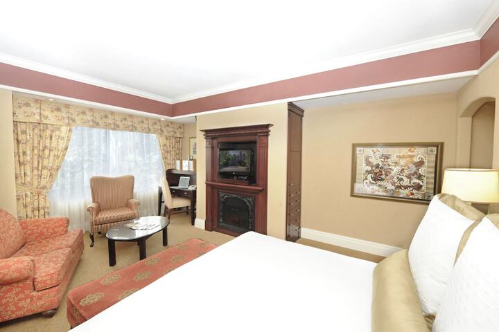 Room 7 of 24