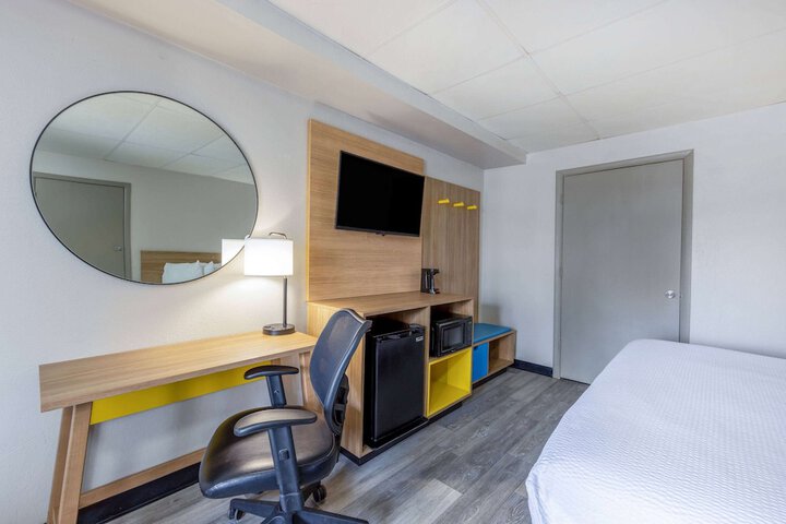 Room 21 of 32