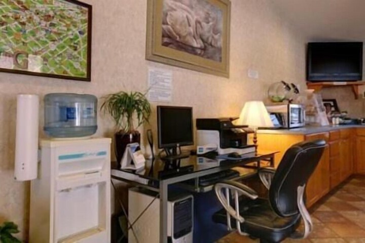 Business Center 28 of 28