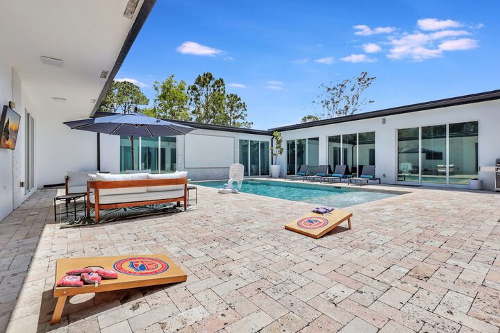 6BR Sleeps 15 Pool BBQ Firepit Games Stables More!