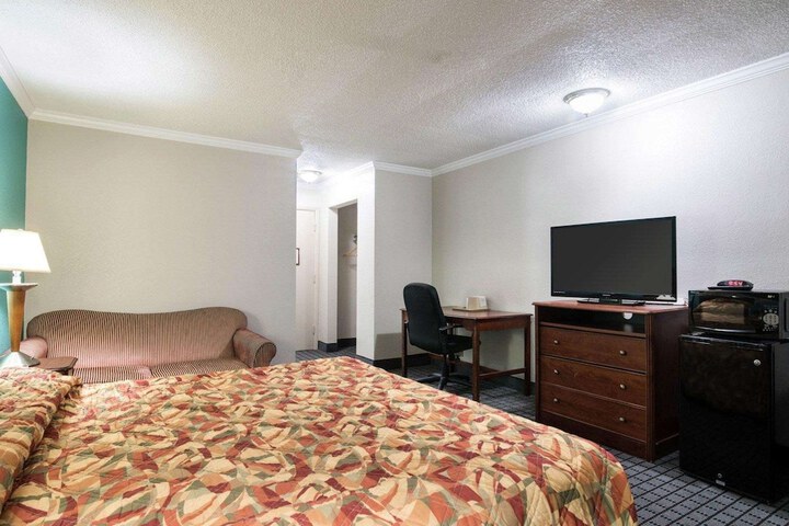 Room 18 of 32