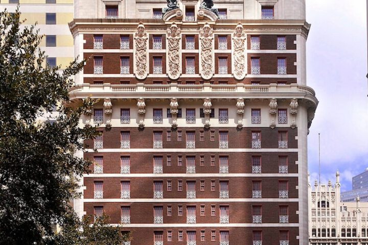 Hotel 2 of 122