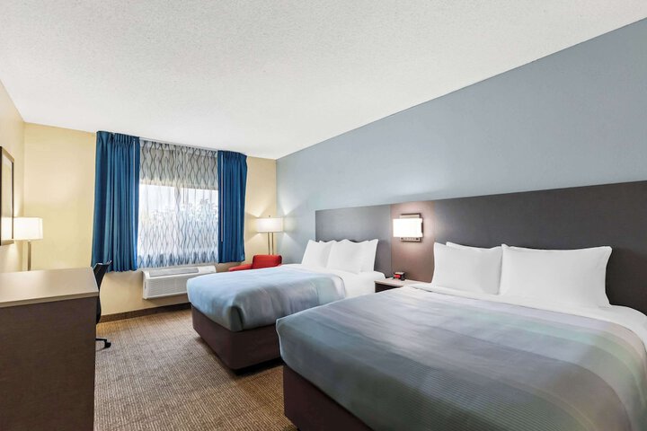 Room 32 of 69