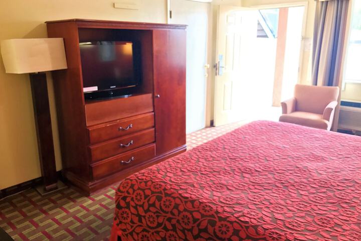 Room 11 of 24