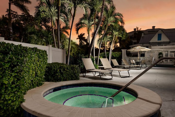 Olde Marco Island Inn and Suites