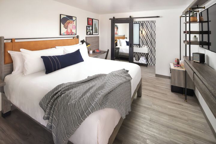 Room 21 of 38