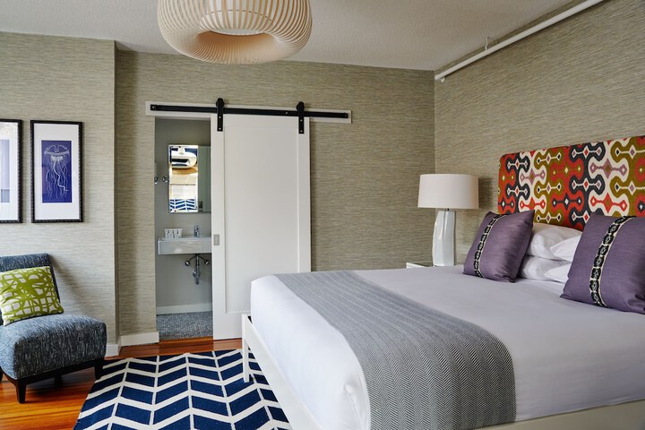 Room 54 of 65