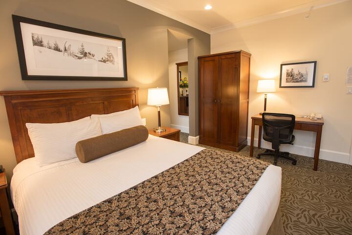 Room 34 of 141