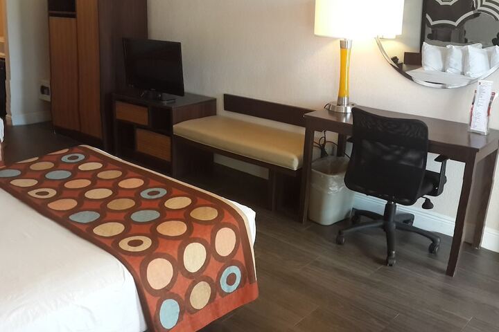 Room 32 of 77