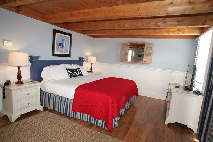 Glen Cove Inn & Suites