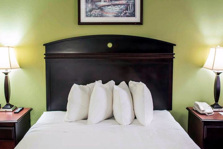 Room 27 of 34
