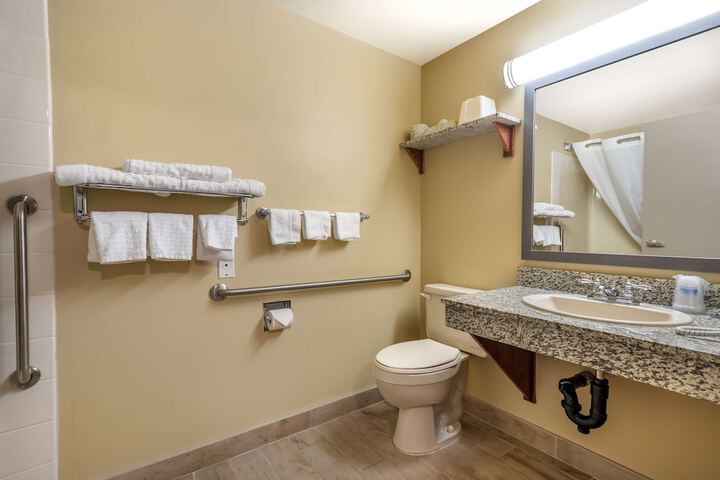 Best Western Strathmore Inn