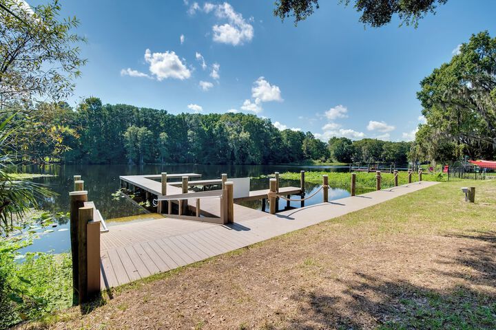 Docks + Balcony: Peaceful River Abode in Dunnellon