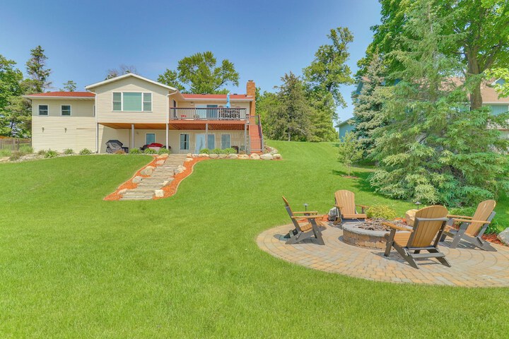 Lakeside Alexandria Retreat w / Deck + Boat Dock!