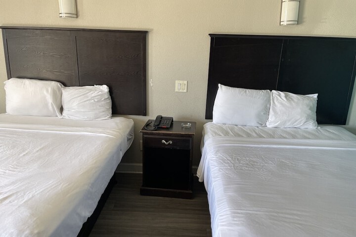 Room 5 of 11