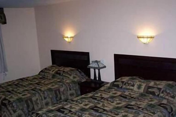 Room 8 of 34