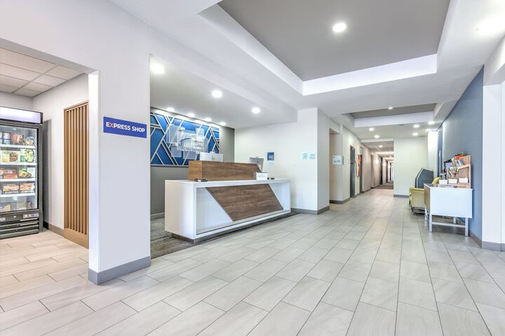 Holiday Inn Express & Suites Marshall by IHG