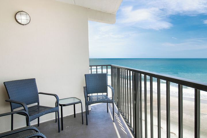 The Oceanfront Litchfield Inn