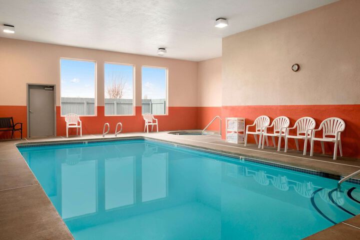 Super 8 by Wyndham Bellingham Airport / Ferndale