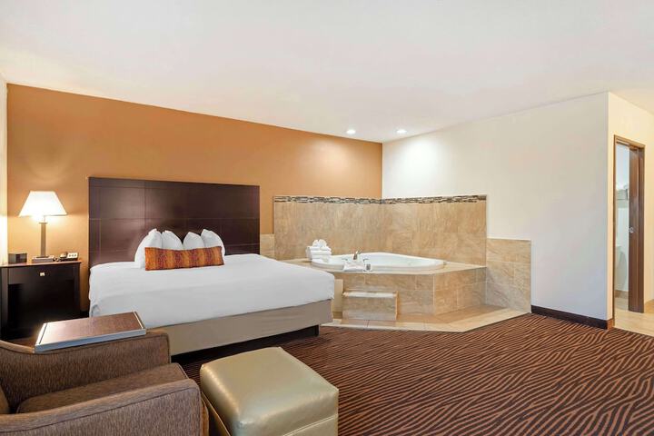 Room 8 of 27