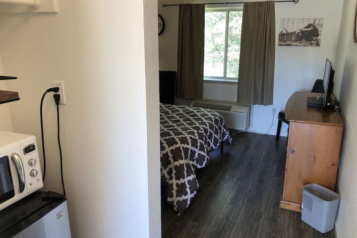 Room 120 of 158