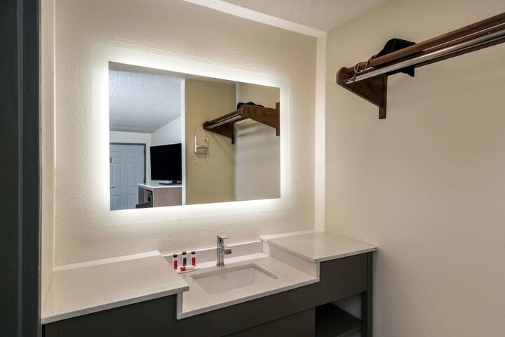 Room 22 of 27