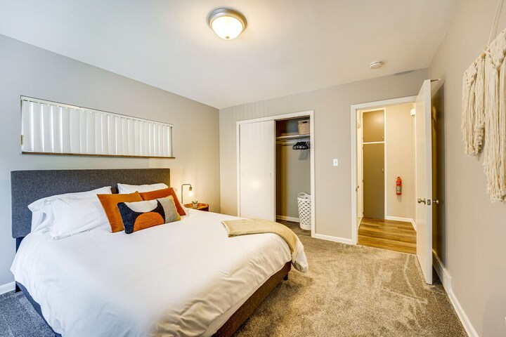 Pet-friendly Vacation Rental Apt Near Bishop Park!