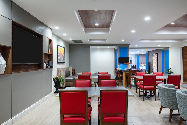Holiday Inn Express & Suites Florence I-95 & I-20 Civic Center by IHG