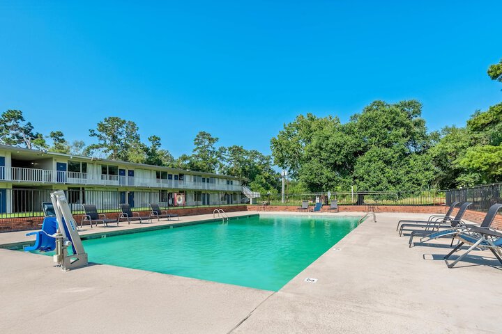 Studio 6 Hammond LA – I12 – I55