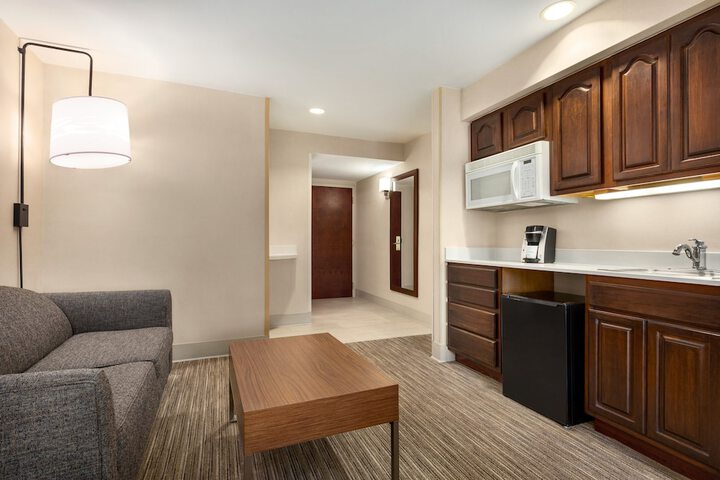 Holiday Inn Express & Suites Philadelphia - Mt. Laurel by IHG