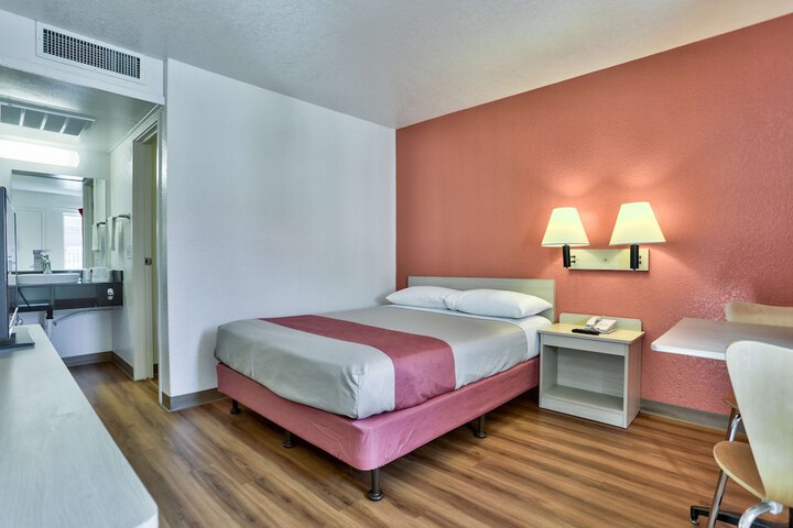 Room 27 of 37