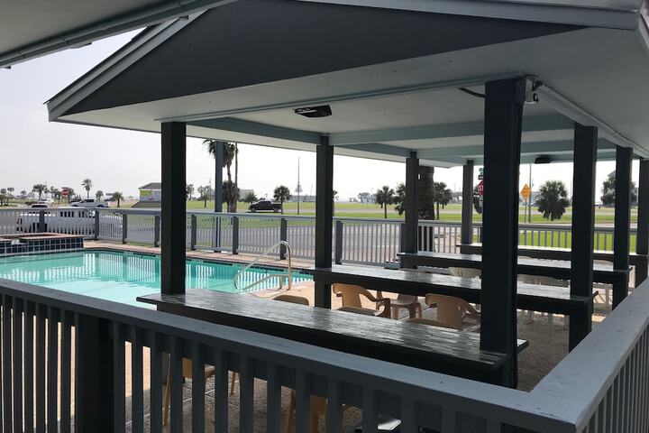 Pool 13 of 36